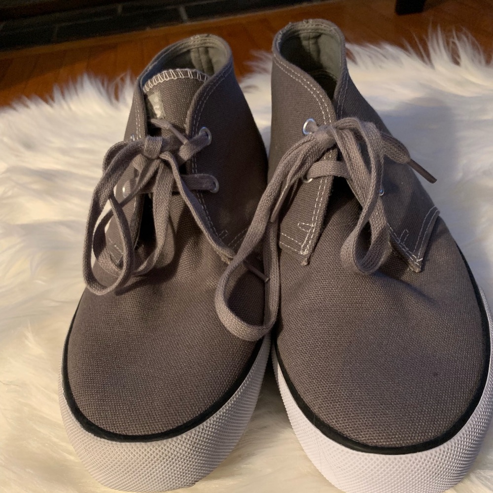 Men’s Gray sneakers NWT